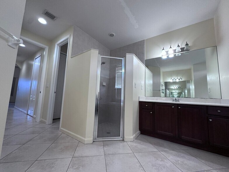 Building Photo - 6025 NW Wolverine Rd