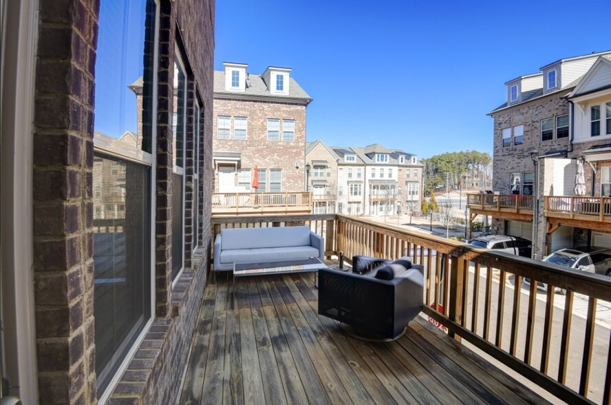 Back Deck for BBQ and enjoying the breeze - 3768 Duke Center Way