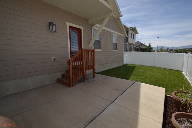 Building Photo - Cozy 2 Bedroom 2 Bath Home in Midvale!!!