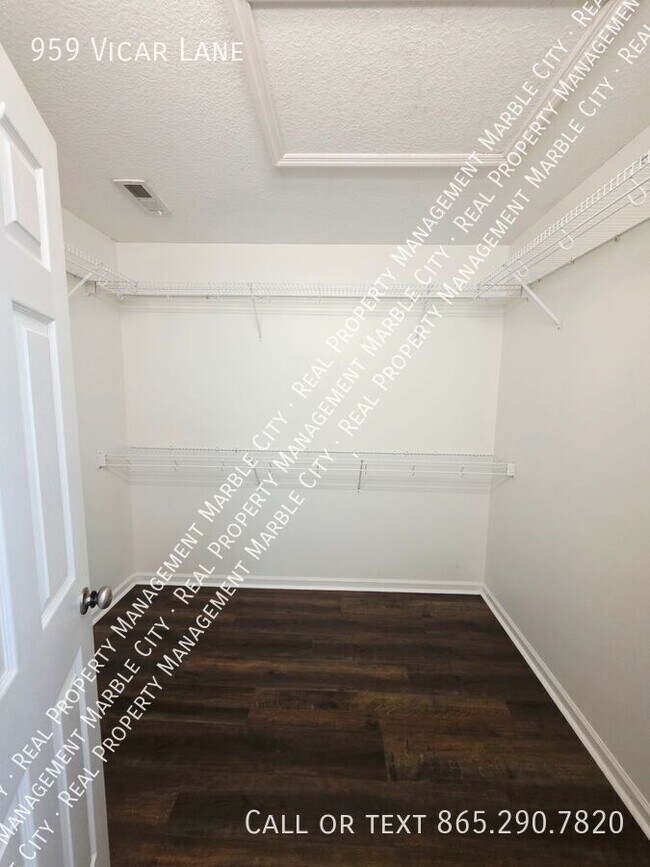 Building Photo - 959 Vicar Ln