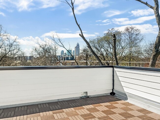 Building Photo - Custom 3 story home in the heart of Belmont/Optimist Park!