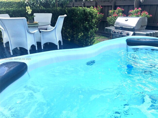 Building Photo - 6450 SW 19th St