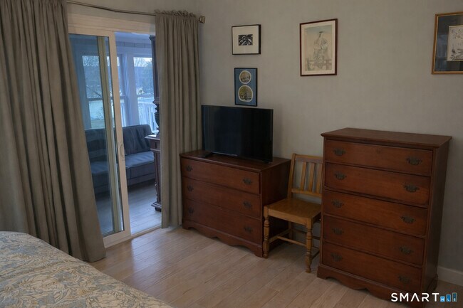 Building Photo - 201 Seneca Dr