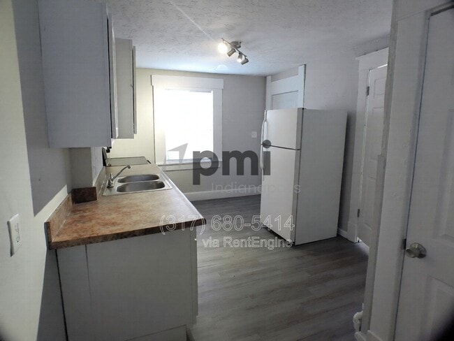 Building Photo - 3504 N Kenwood Ave