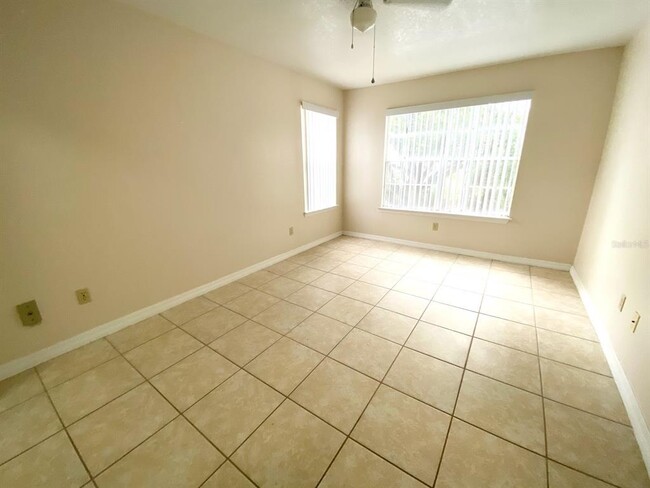 Building Photo - 2550 N Alafaya Trail