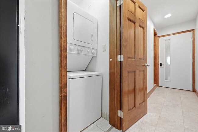 Building Photo - 443 Millwood Ave