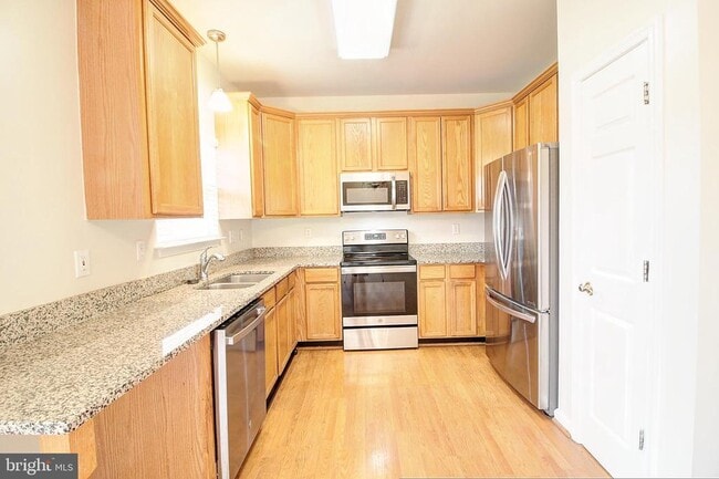 Building Photo - 7127 Ladd Cir