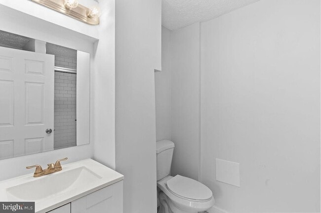 Building Photo - 8094 Grandview Ct