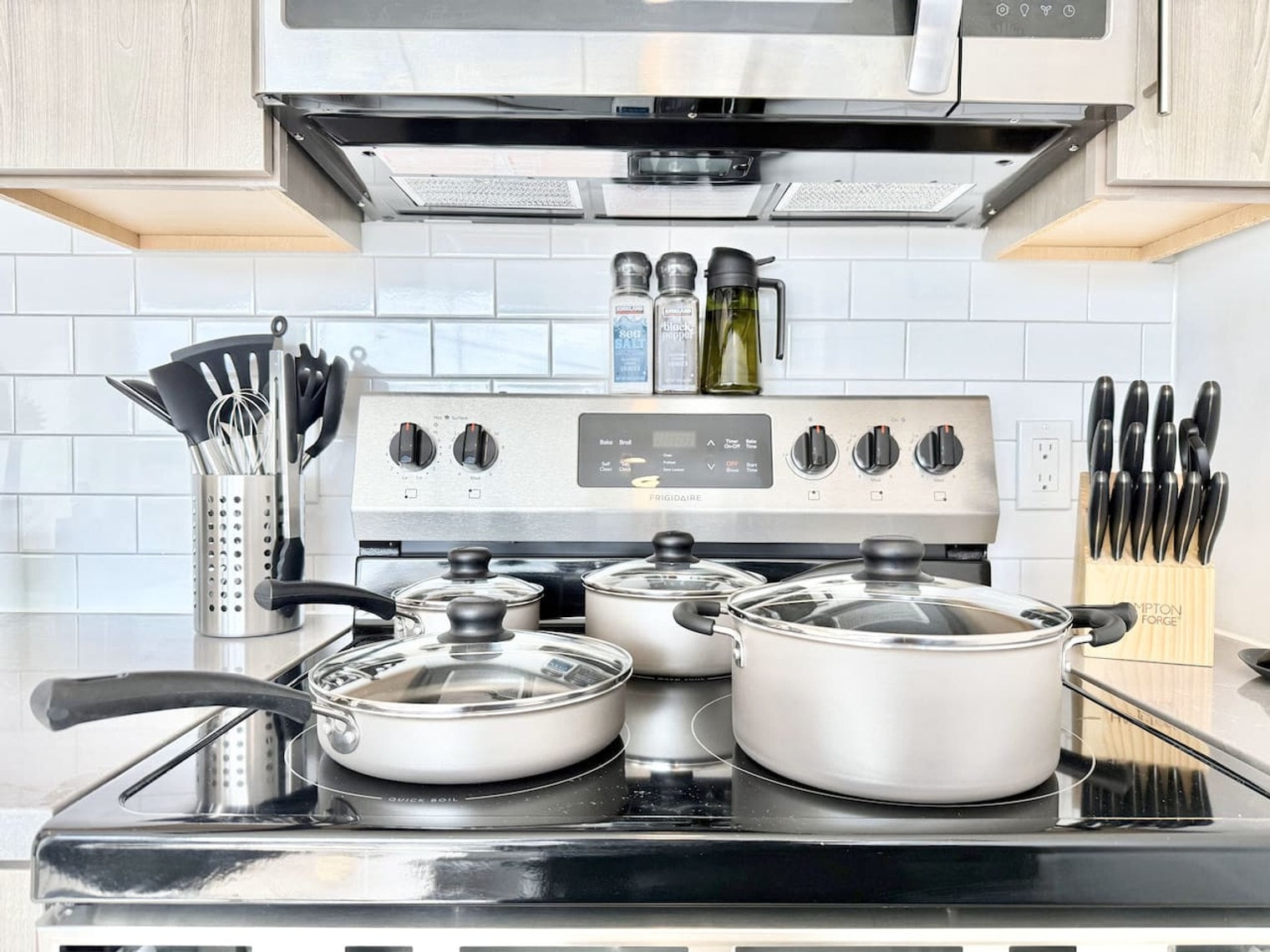 Building Photo - 501 N Perth St