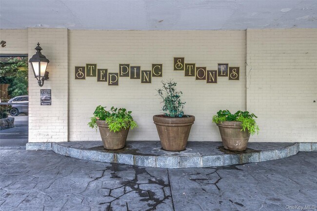 Building Photo - 125 Lake St