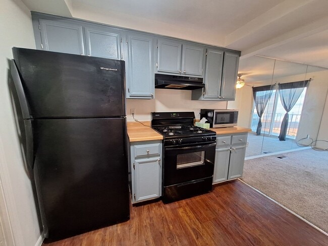 Building Photo - Charming Chesterfield Townhouse