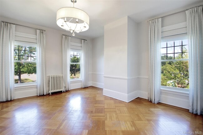 Building Photo - 92 6th St