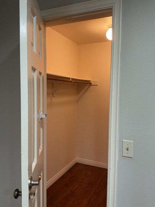 Building Photo - Los Caballeros Clubhouse #1304