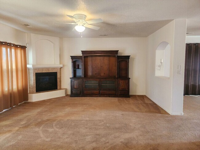 Building Photo - Spacious 4-Bedroom Home with Loft in Charm...