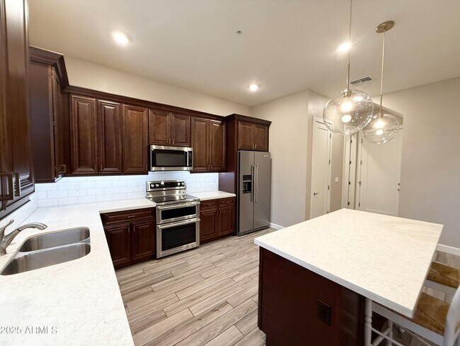 Building Photo - 8976 N 8th Dr