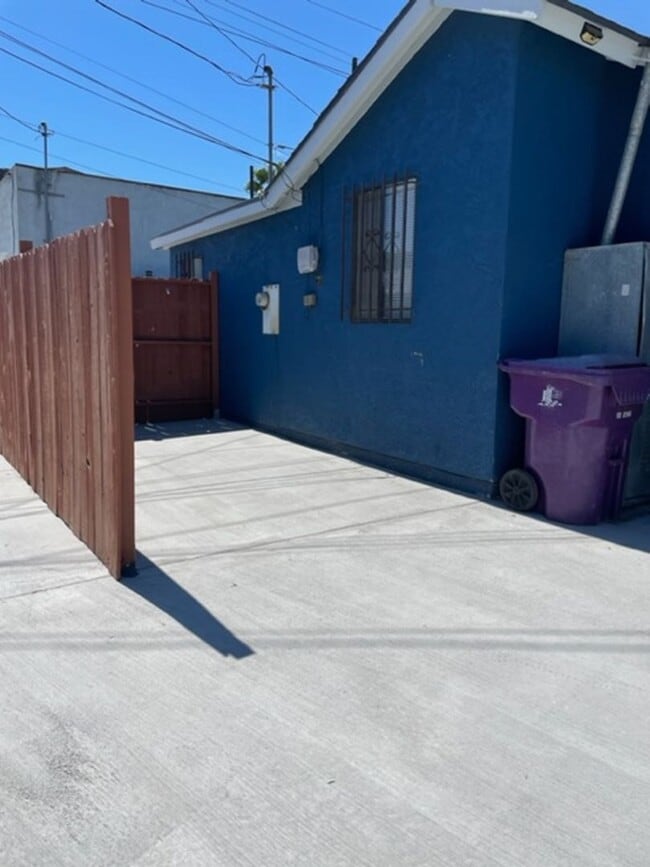 Building Photo - 792 Terminio Ave Long Beach CA 90804