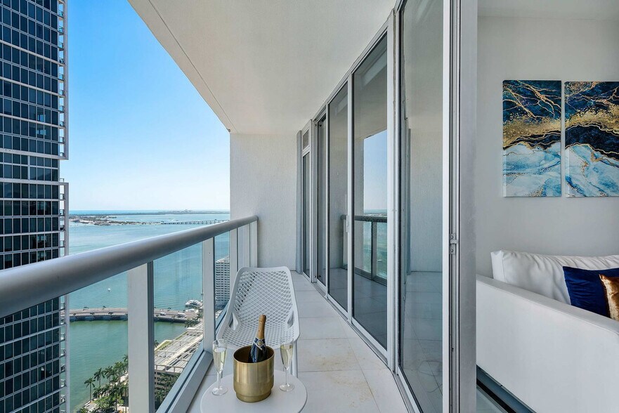 Building Photo - 485 Brickell Ave