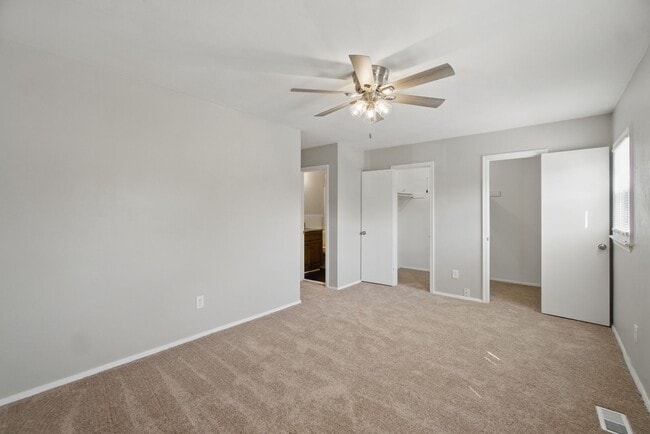 Building Photo - Mangold Real Estate - Conveniently Located...