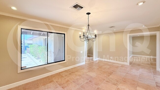 Building Photo - 3821 S Kenwood Ln