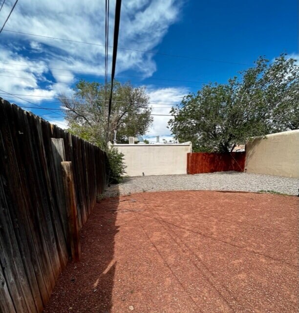 Building Photo - 1 bedroom / 1 bath close to KAFB and I-25 Move-in Special!