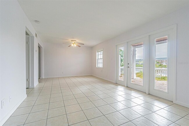 Building Photo - 190 Pompano Dr SE