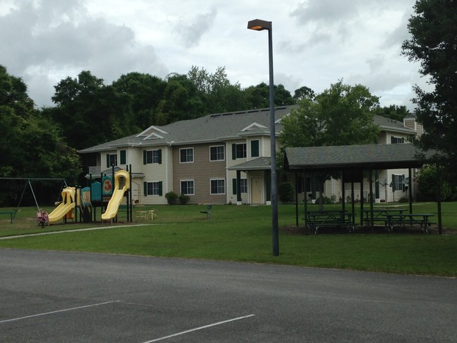 Building Photo - Manatee Springs Apartments