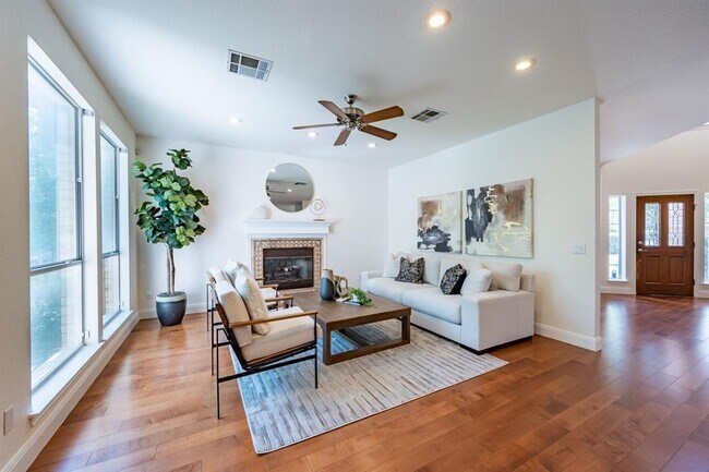 Building Photo - 7724 Yaupon Dr