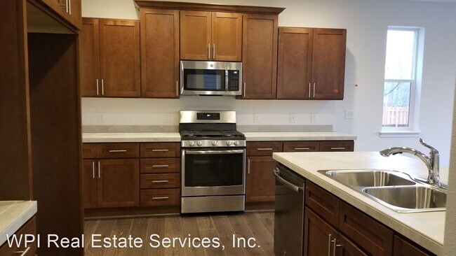 Building Photo - 4 br, 2.5 bath House - 4617 31st Ave SE Un...