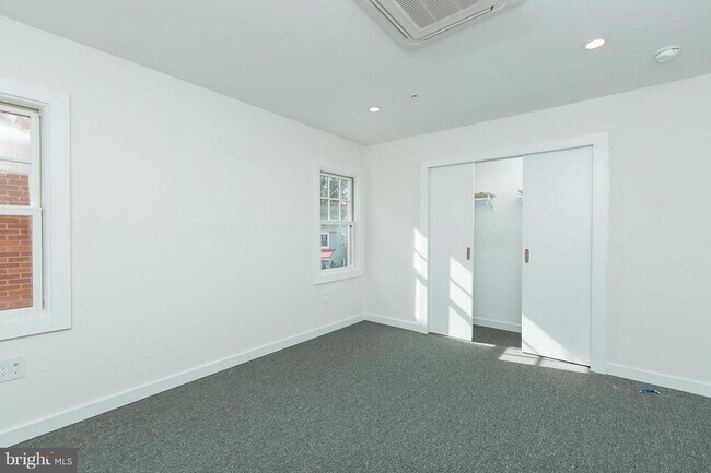 Building Photo - 3400 Roland Ave