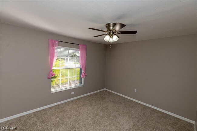 Building Photo - 417 SE 21st Terrace