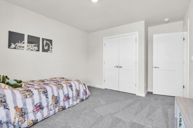 Building Photo - Elegant 5BR/4BA Home Minutes from the Swam...