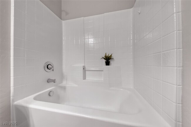 Building Photo - 589 Via Paladini
