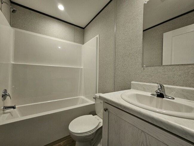 Building Photo - 527 Suwanee Dr