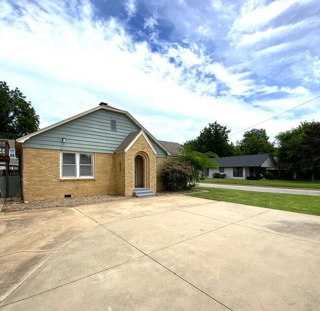 Building Photo - Spacious 2 Bed 1 Bath NW OKC