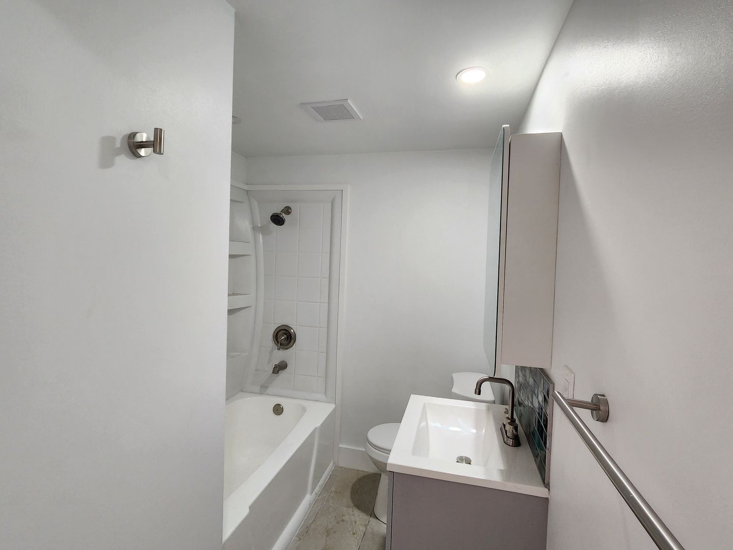 Building Photo - Coastal Charm Awaits in Bonita Springs