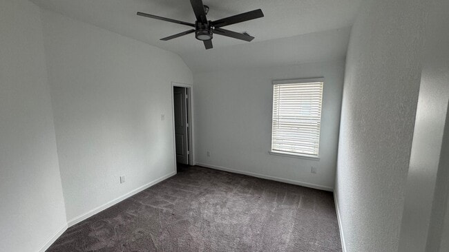 Building Photo - 975 Lars Trek Trail