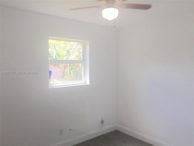 Building Photo - 3300 SW 32 Ave