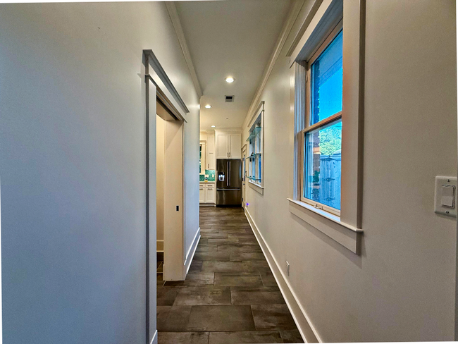 Building Photo - Beautifully Updated Historic Home in Midto...