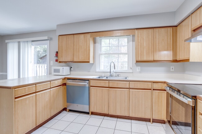 Building Photo - 4685 Forestdale Dr