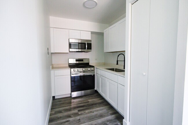 Building Photo - 5314 N Damen Ave