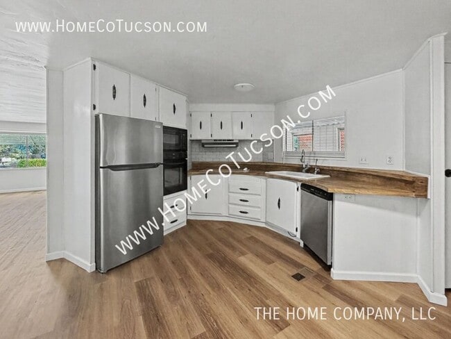 Building Photo - 264 W Aliso Dr