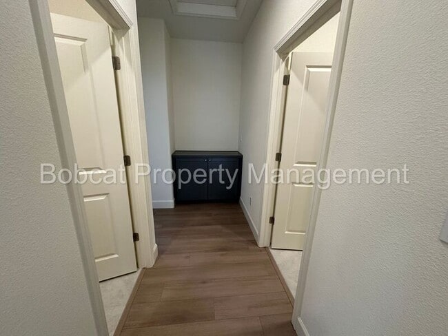 Building Photo - 923 Nelle Dr