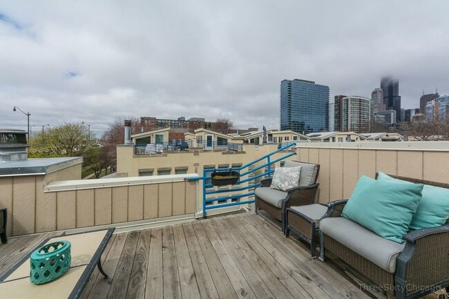 Building Photo - 1180 S Plymouth Ct