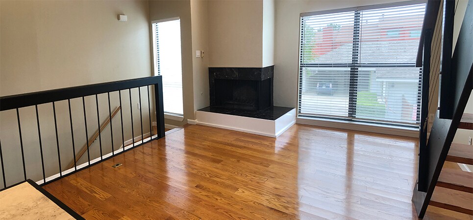 corner fireplace - 6724 Eastridge Dr