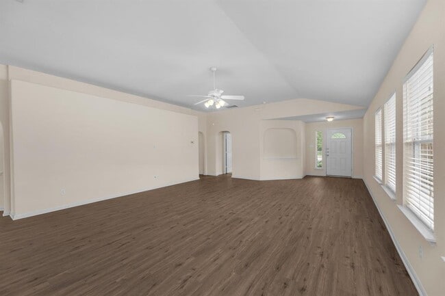 Building Photo - 20612 Farm Pond Ln