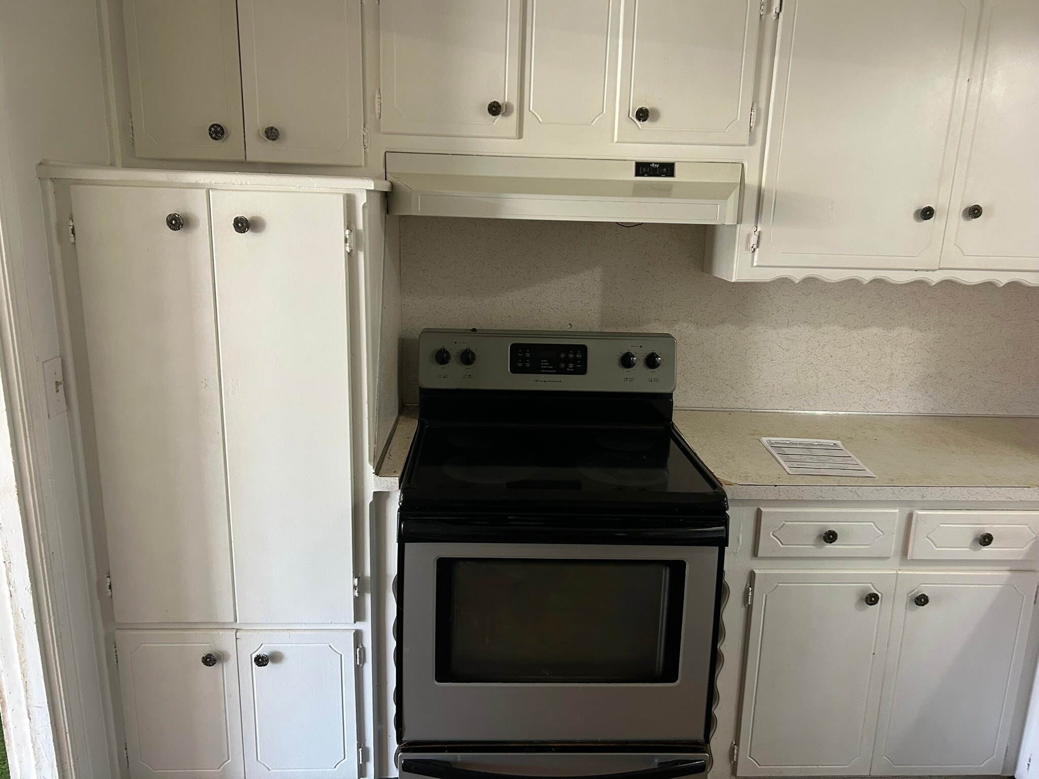 Stove - 1317 Lakecrest Dr