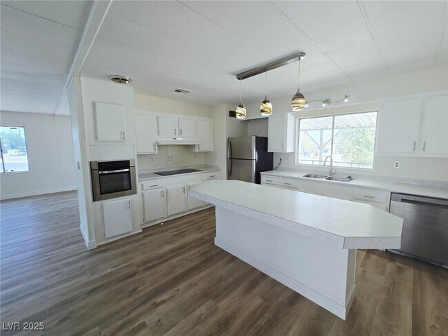 Building Photo - 220 Hopi Ln