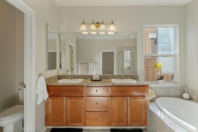 Building Photo - 356 S Paraiso Way