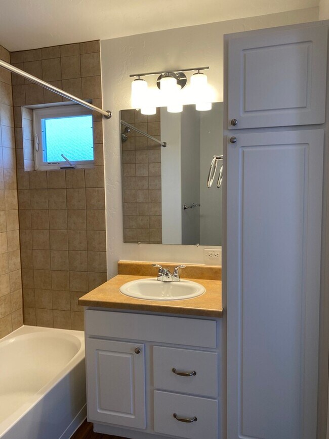 Building Photo - 509 East Kiowa-102