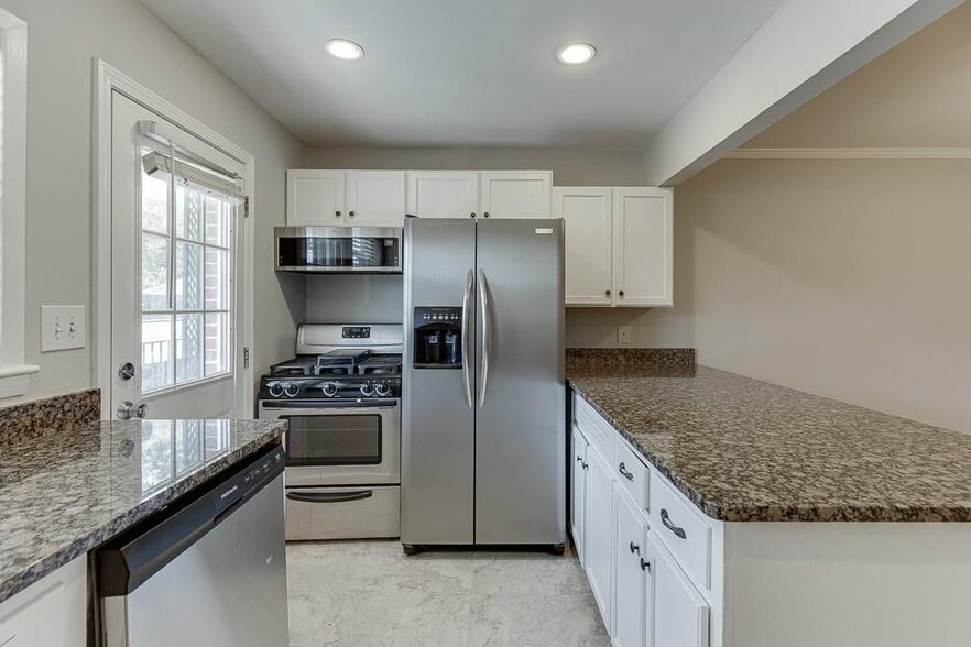 Building Photo - 4282 Roswell Rd NE